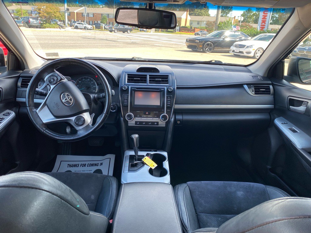 2012 Toyota Camry Image 12