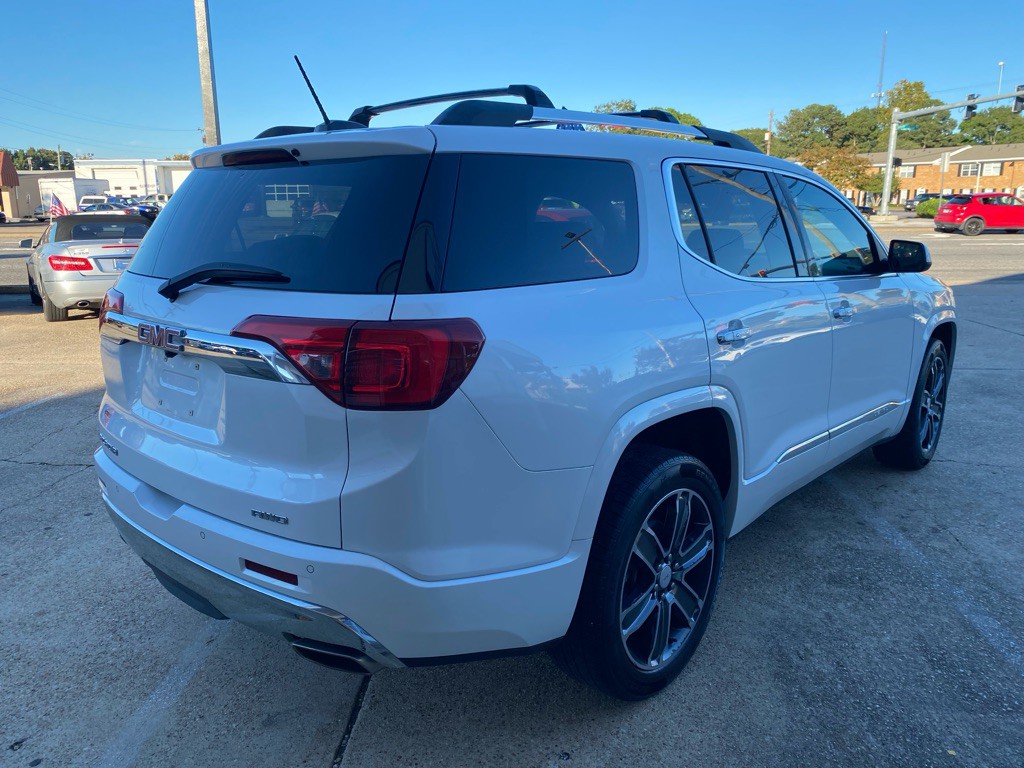 2017 GMC Acadia Image 8