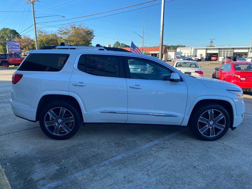 2017 GMC Acadia Image 9
