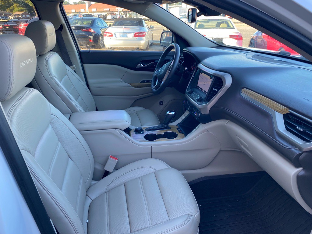 2017 GMC Acadia Image 16