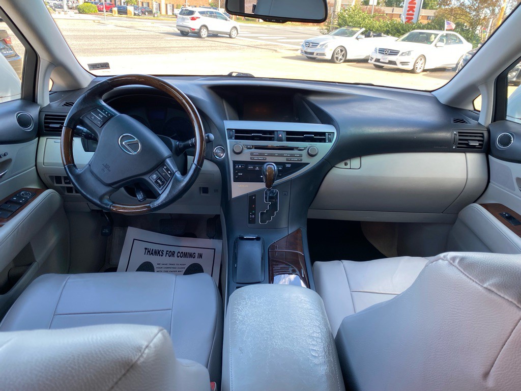 2010 Lexus RX Image 12