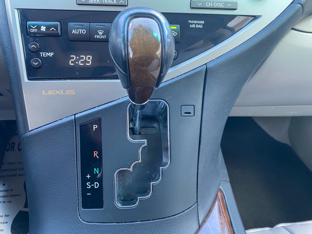 2010 Lexus RX Image 23