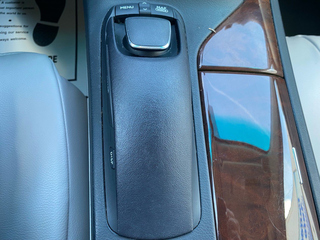 2010 Lexus RX Image 24