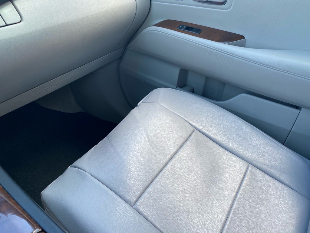 2010 Lexus RX Image 25