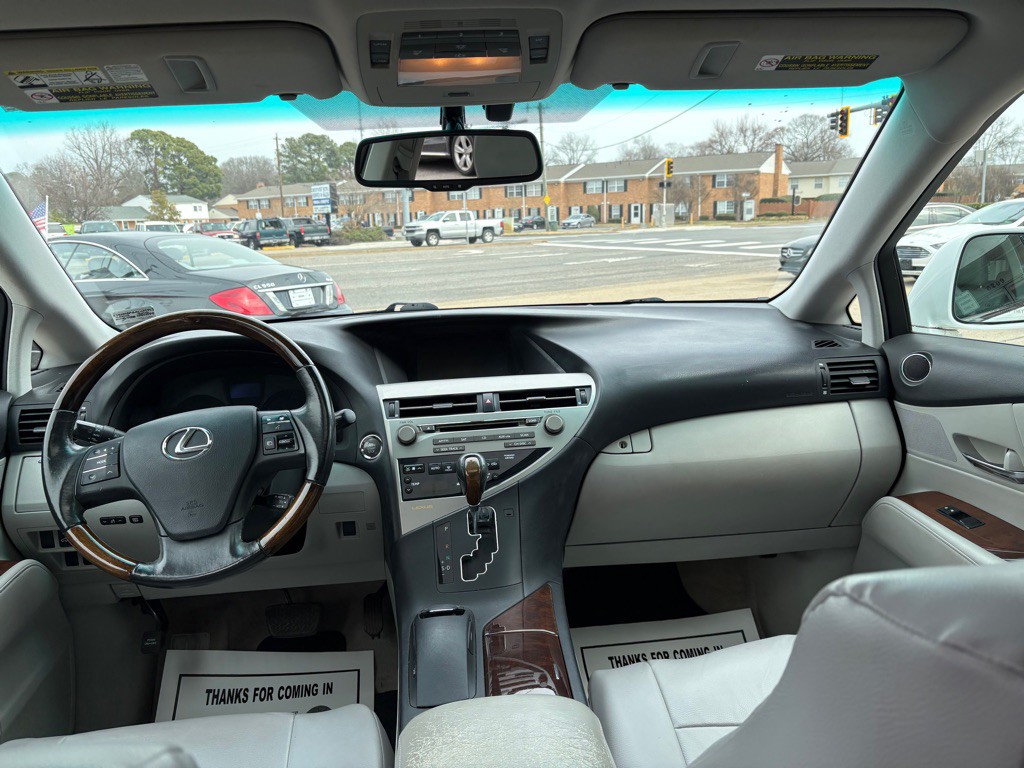 2010 Lexus RX Image 12