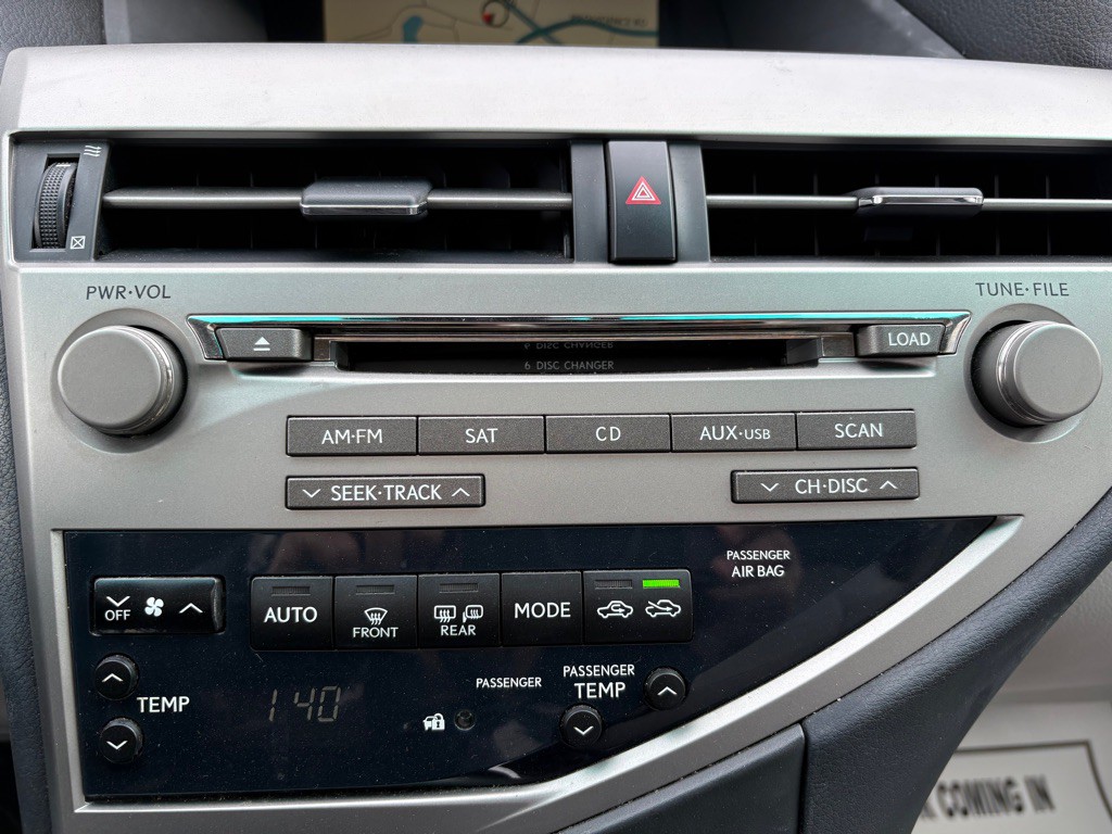 2010 Lexus RX Image 24