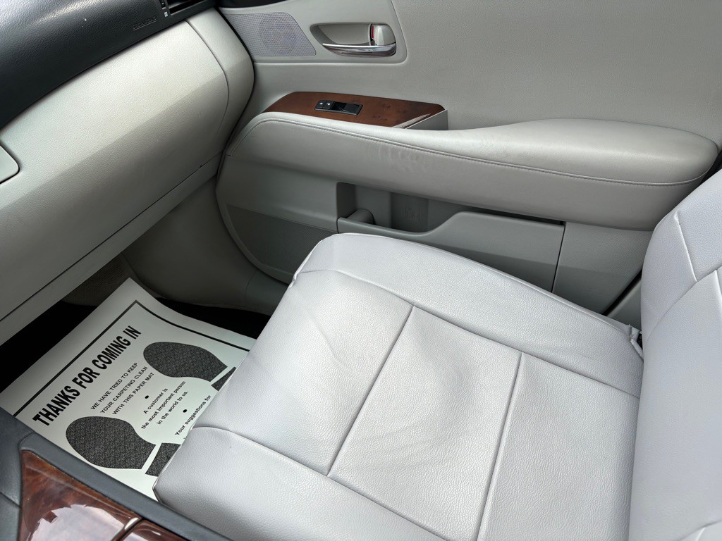 2010 Lexus RX Image 28