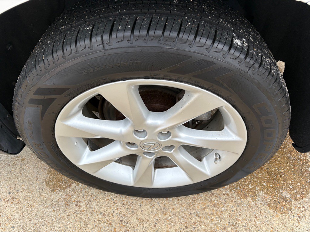 2010 Lexus RX Image 30