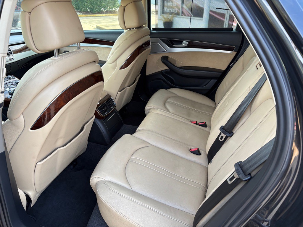 2013 Audi A8 Image 11
