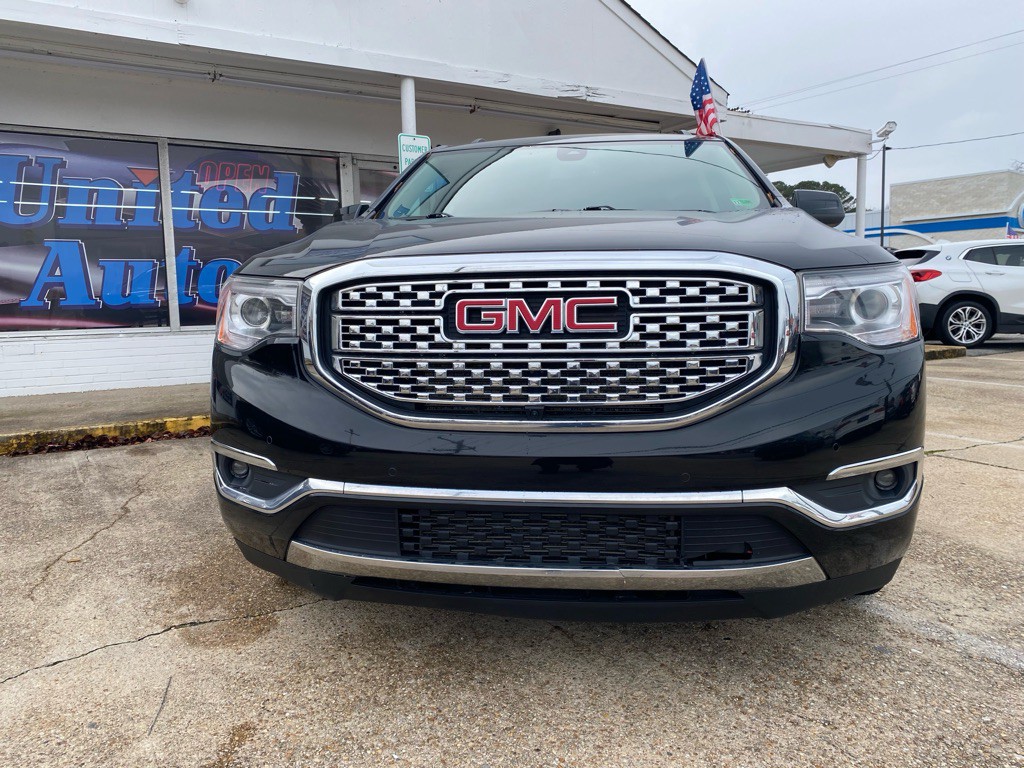 2017 GMC Acadia Image 2