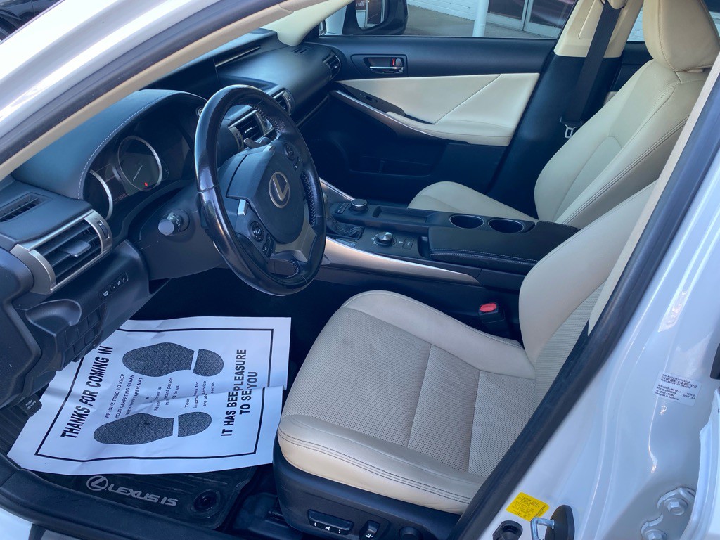 2015 Lexus IS Image 10