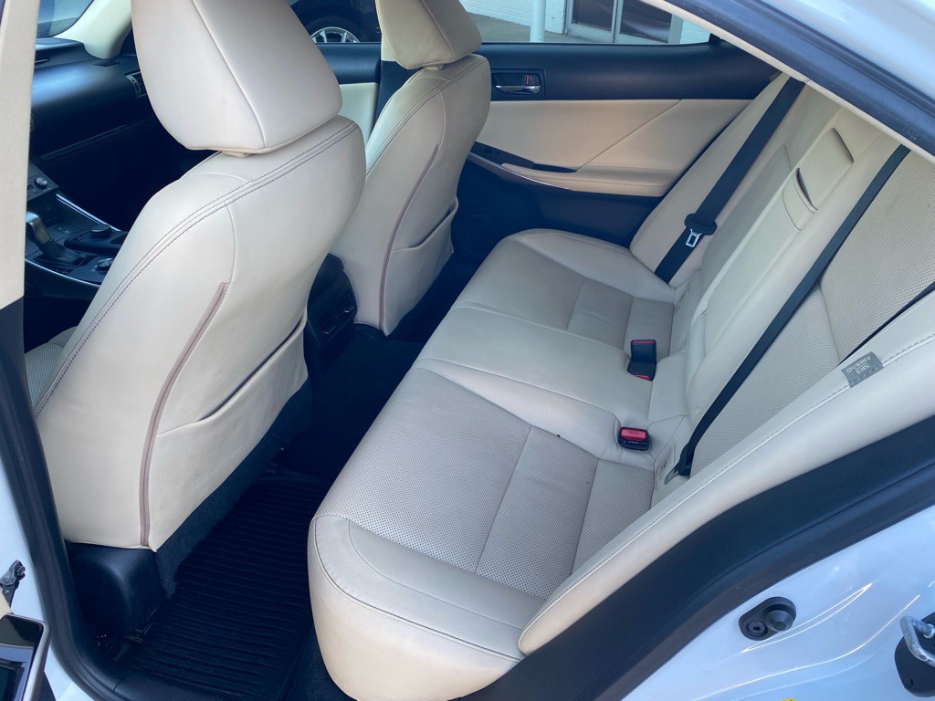 2015 Lexus IS Image 11
