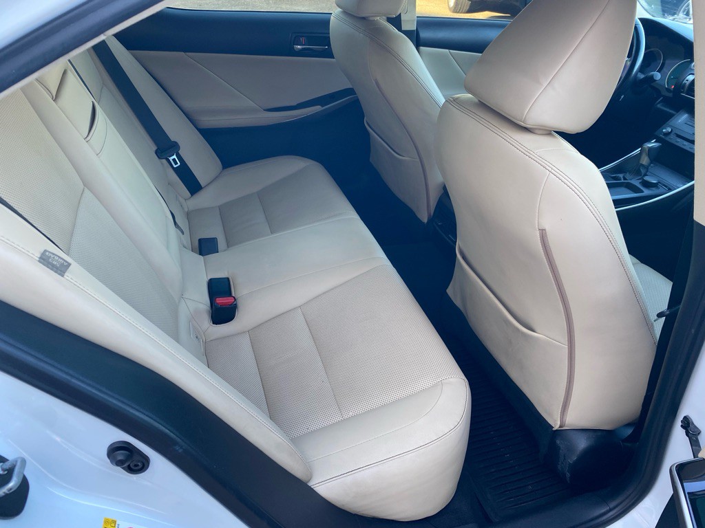2015 Lexus IS Image 13