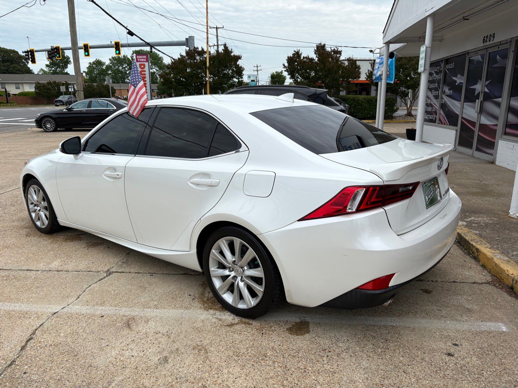 2015 Lexus IS Image 4
