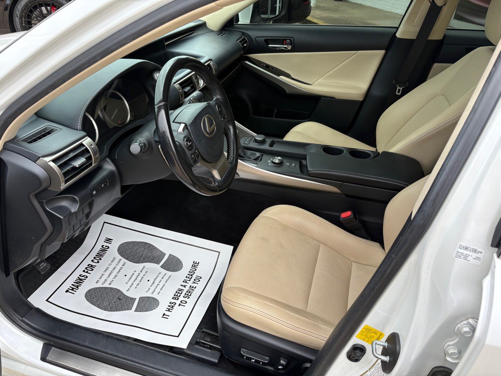 2015 Lexus IS Image 10