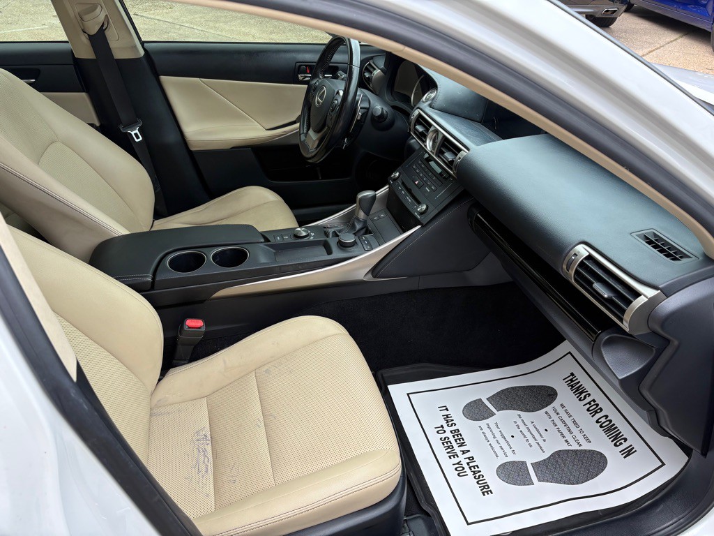 2015 Lexus IS Image 14