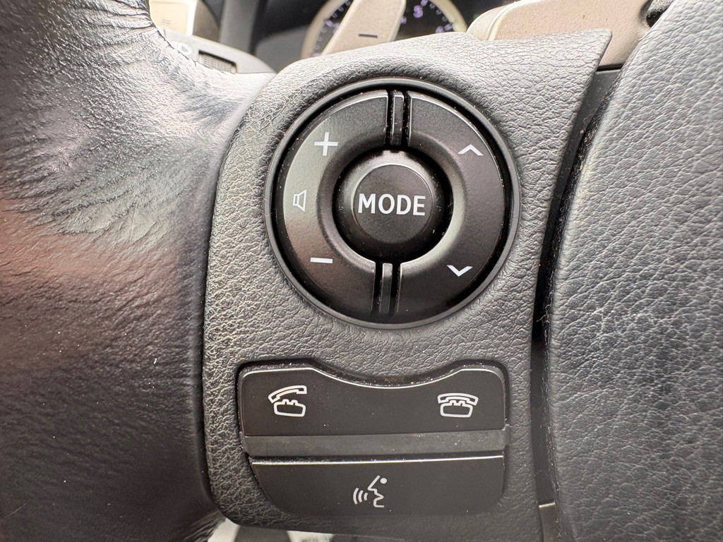 2015 Lexus IS Image 19