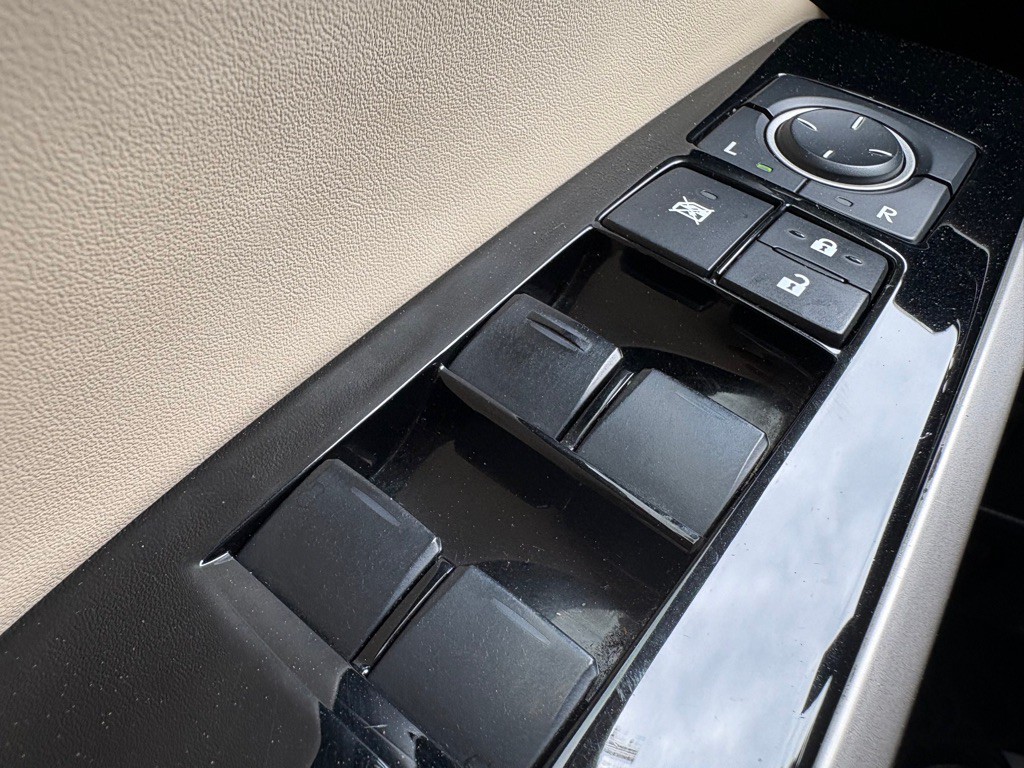 2015 Lexus IS Image 20