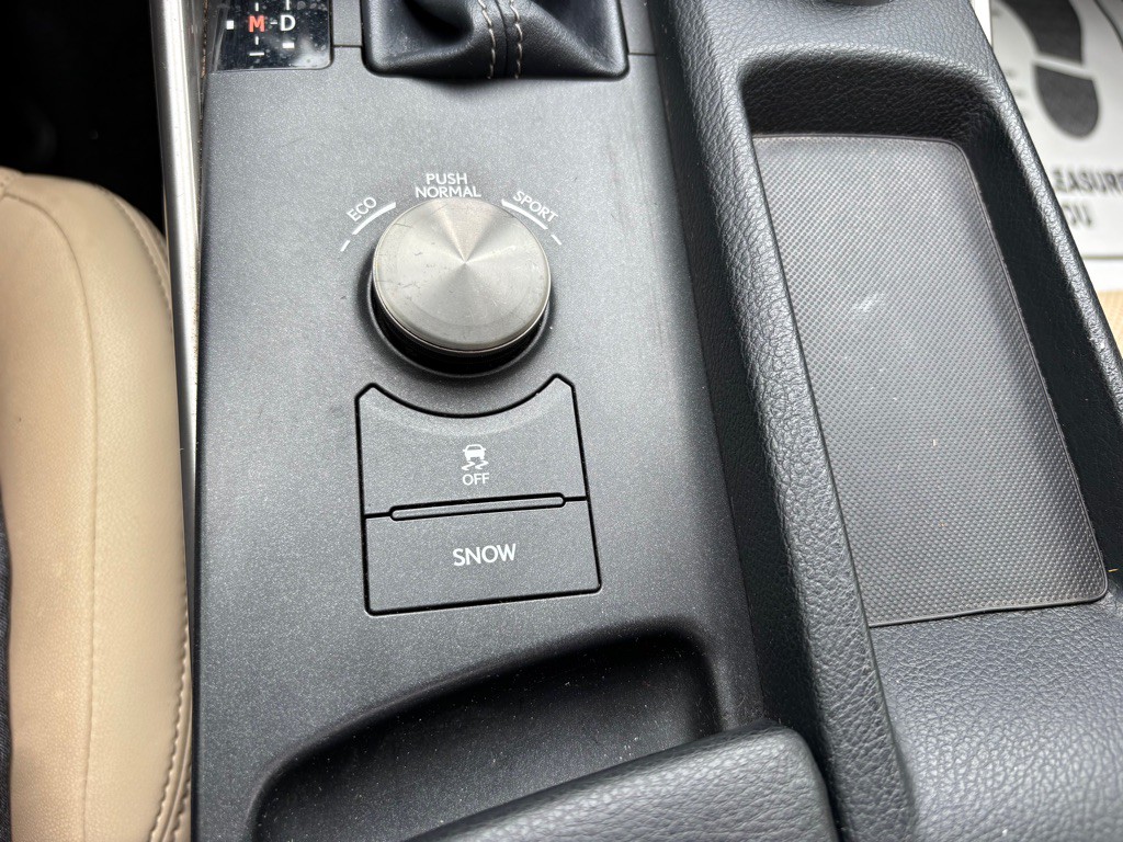 2015 Lexus IS Image 24