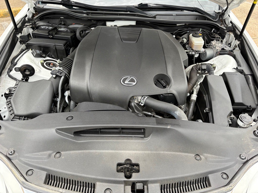 2015 Lexus IS Image 32