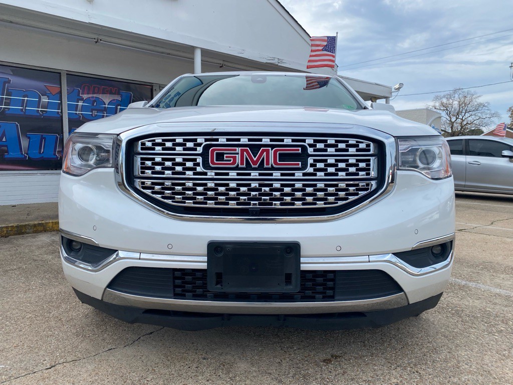 2017 GMC Acadia Image 2