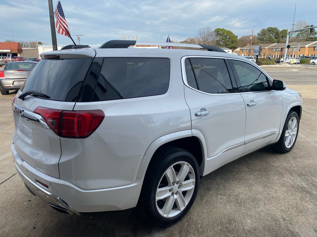 2017 GMC Acadia Image 7