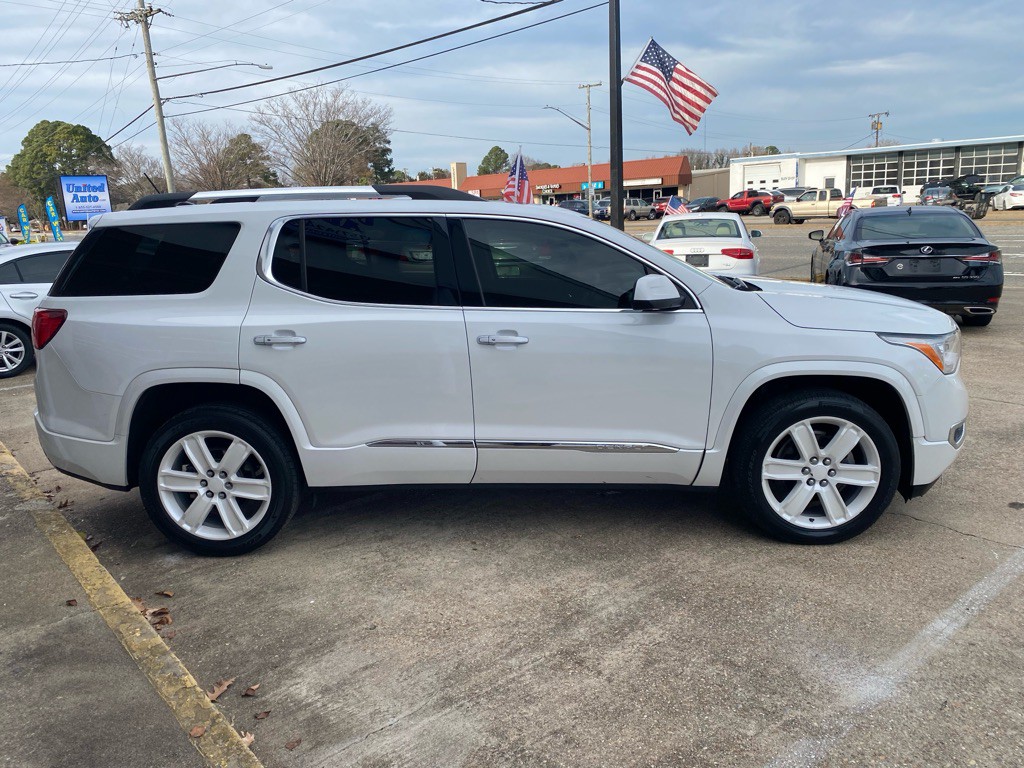 2017 GMC Acadia Image 8