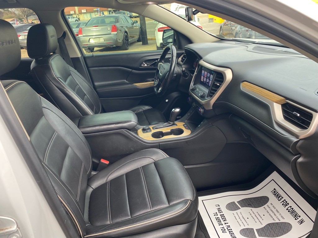 2017 GMC Acadia Image 16