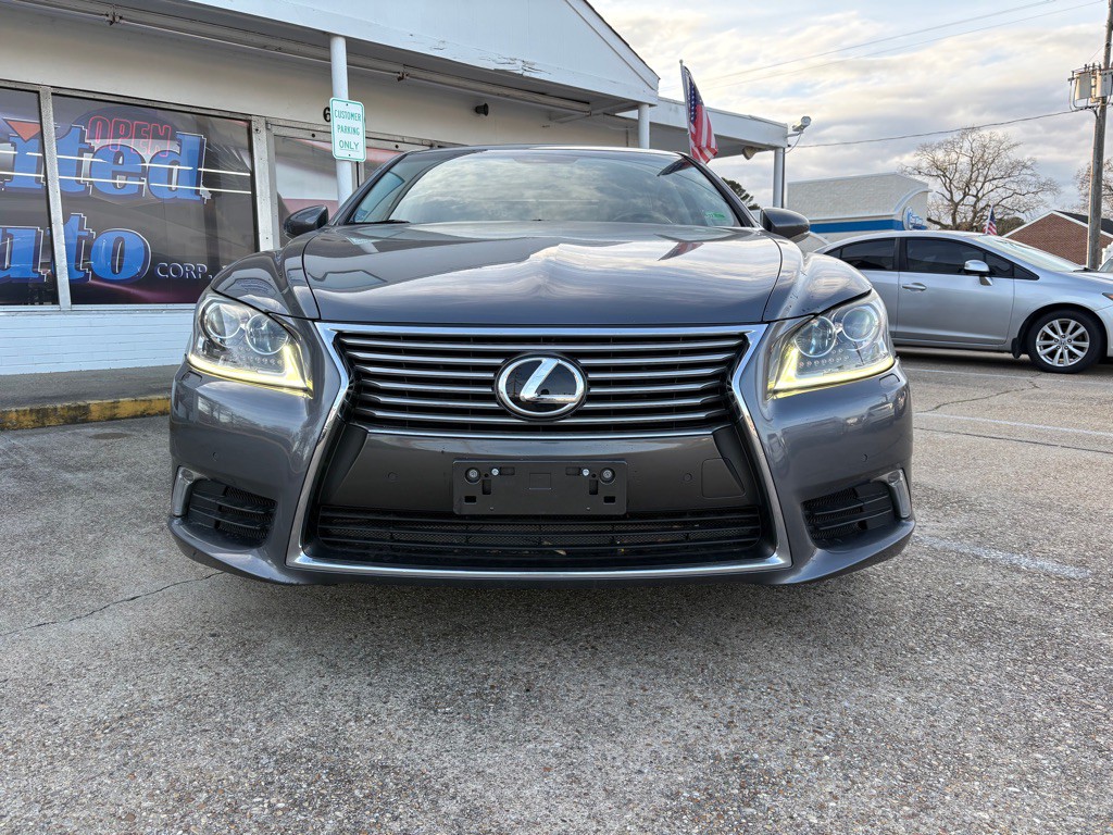 2015 Lexus LS Image 2