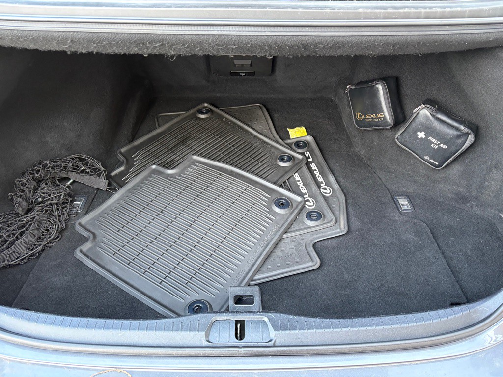 2015 Lexus LS Image 6