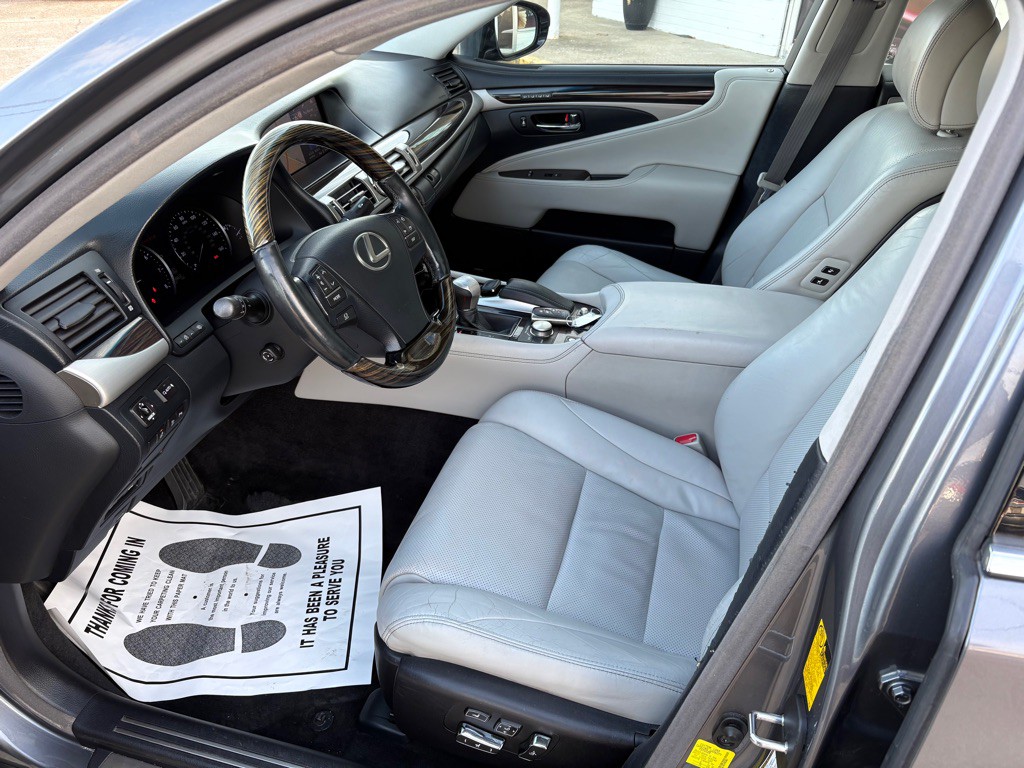 2015 Lexus LS Image 10