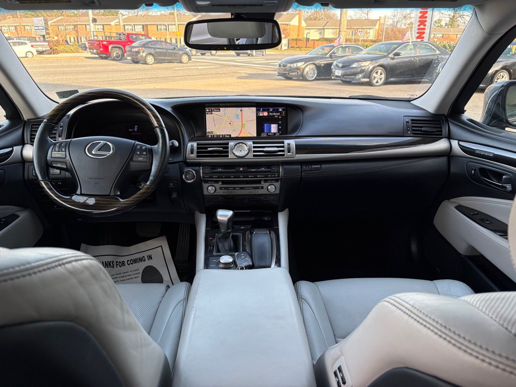 2015 Lexus LS Image 12