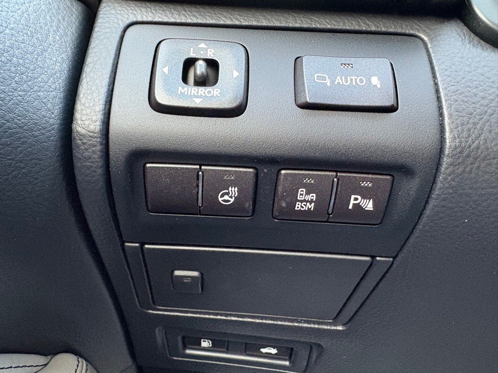 2015 Lexus LS Image 21