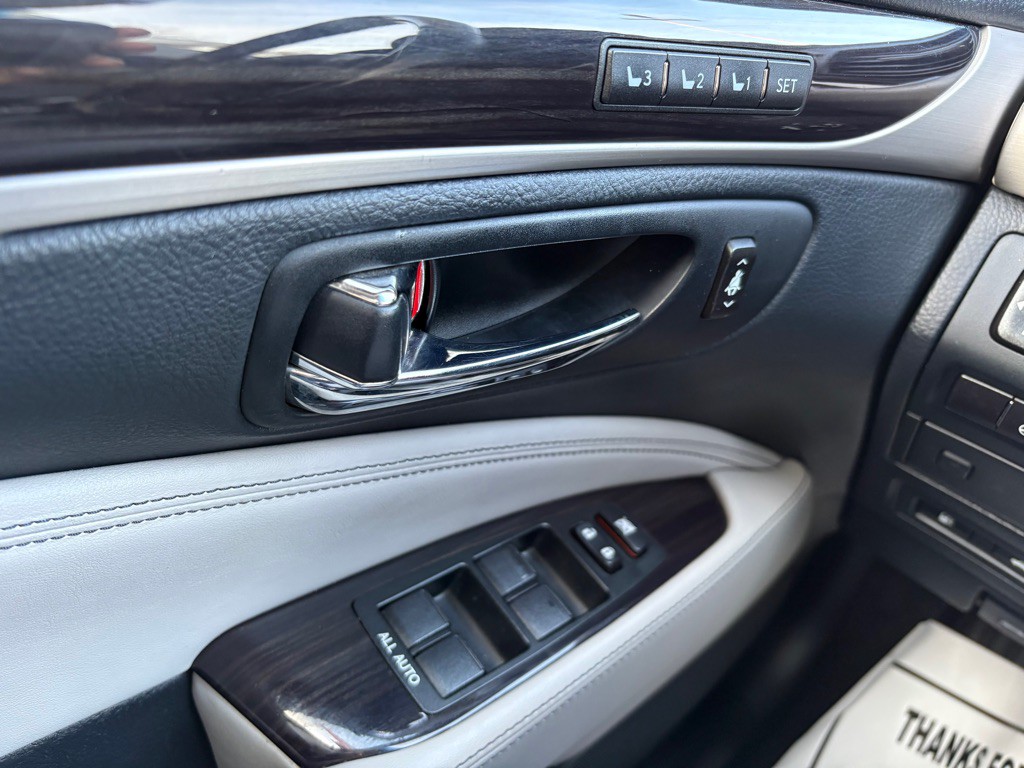 2015 Lexus LS Image 22