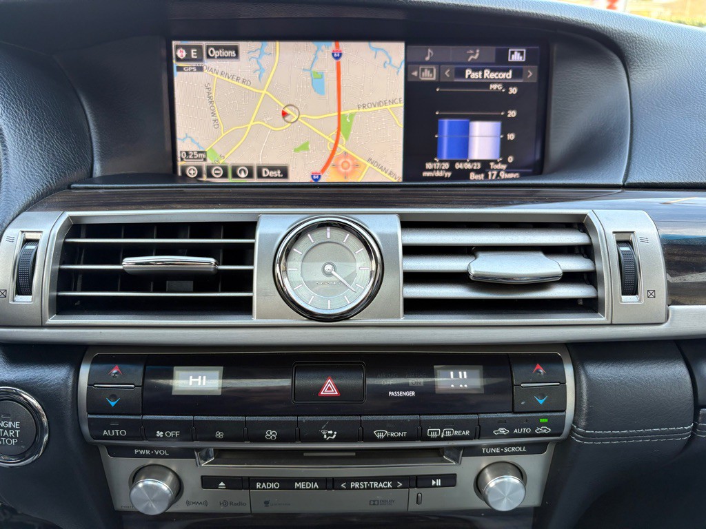 2015 Lexus LS Image 23