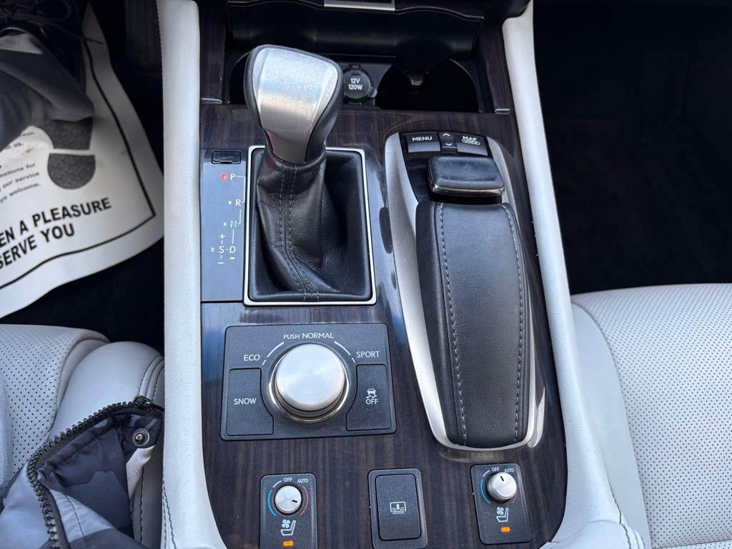 2015 Lexus LS Image 25