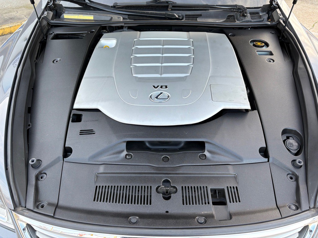 2015 Lexus LS Image 32