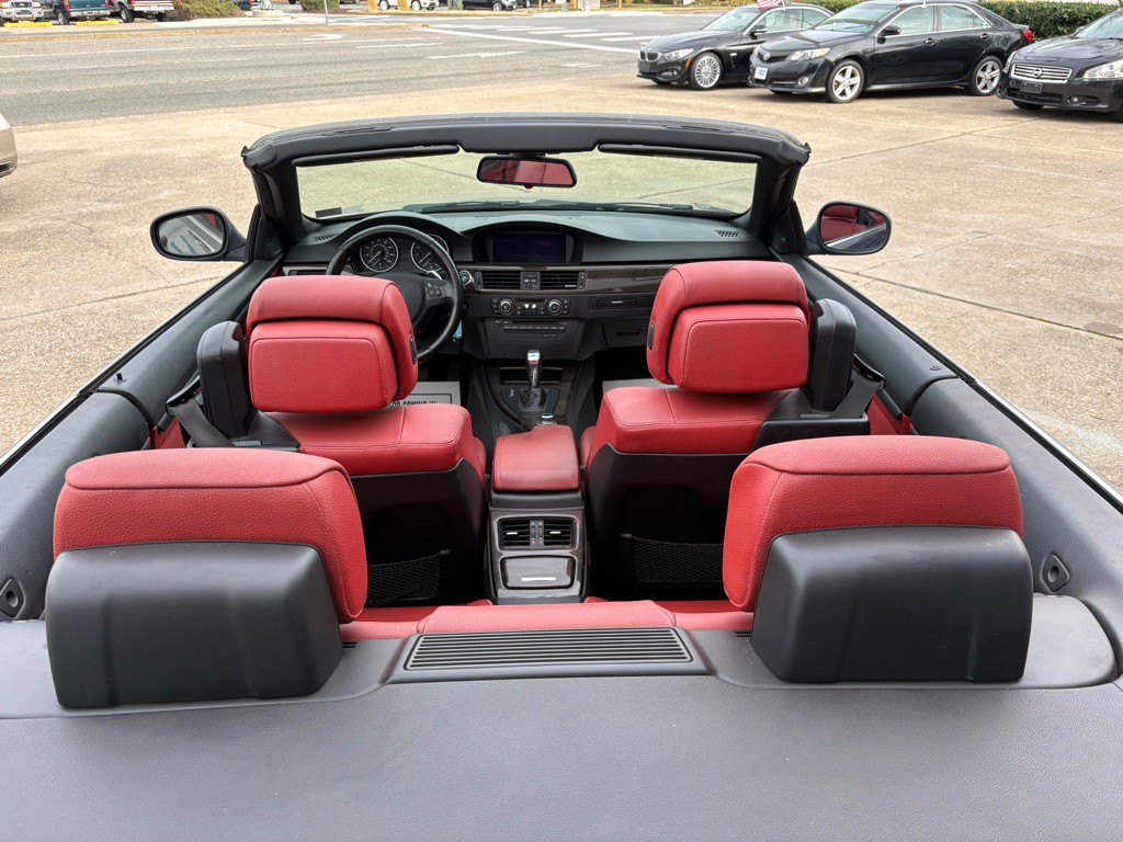 2011 BMW 3 Series Image 3