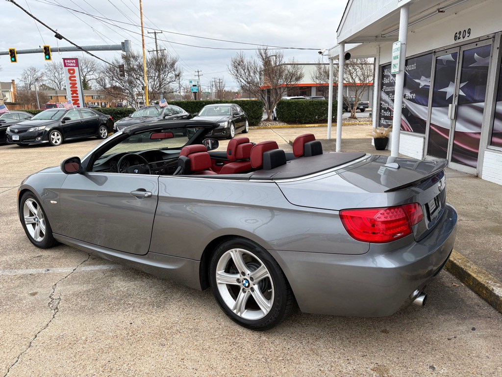 2011 BMW 3 Series Image 8