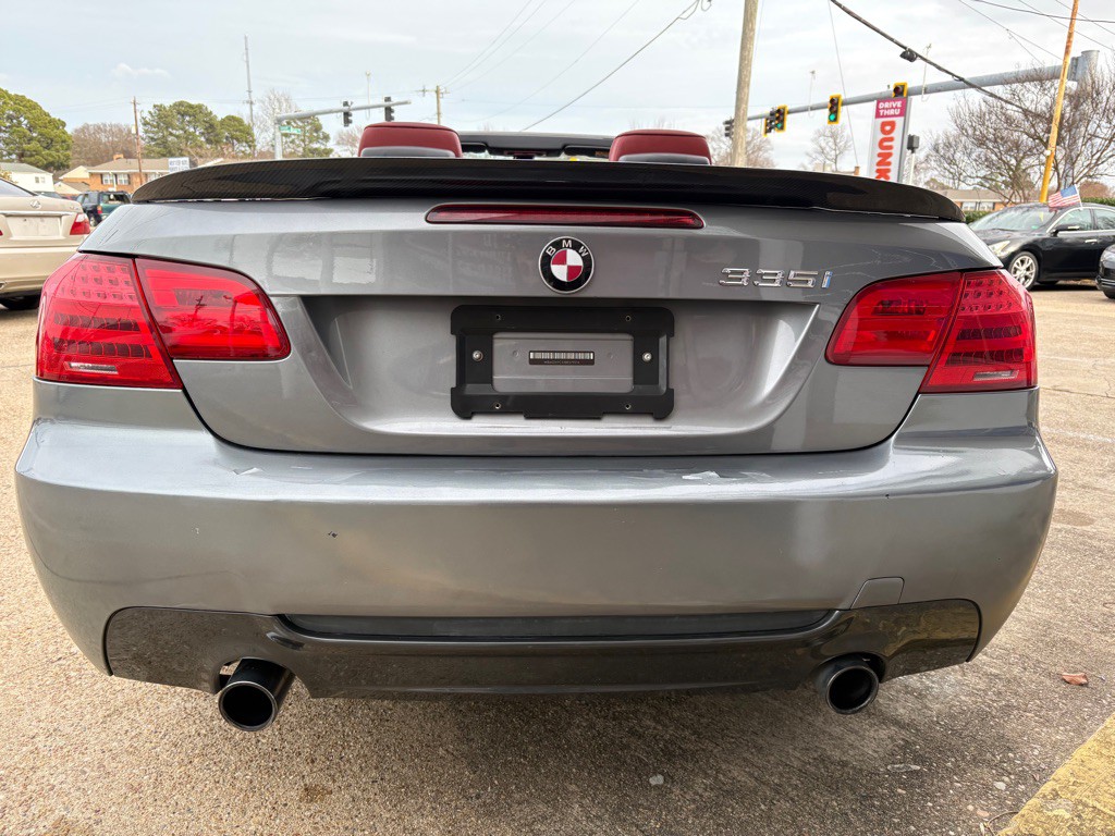 2011 BMW 3 Series Image 9