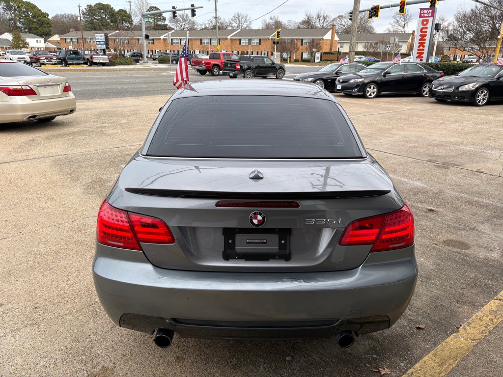 2011 BMW 3 Series Image 10