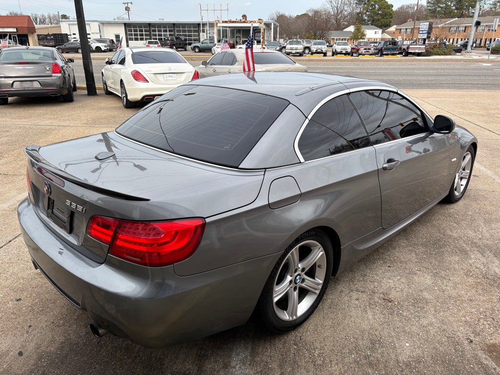 2011 BMW 3 Series Image 11