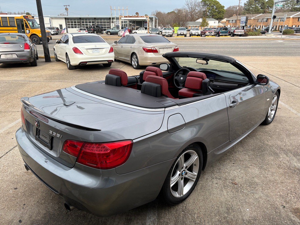 2011 BMW 3 Series Image 13