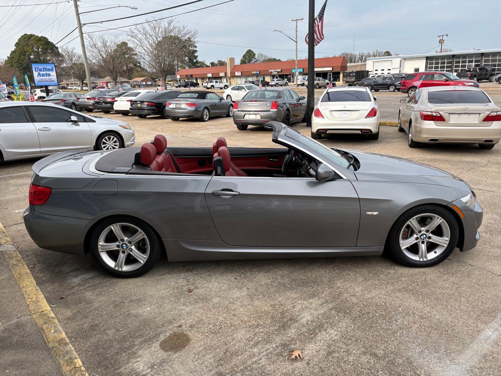 2011 BMW 3 Series Image 14