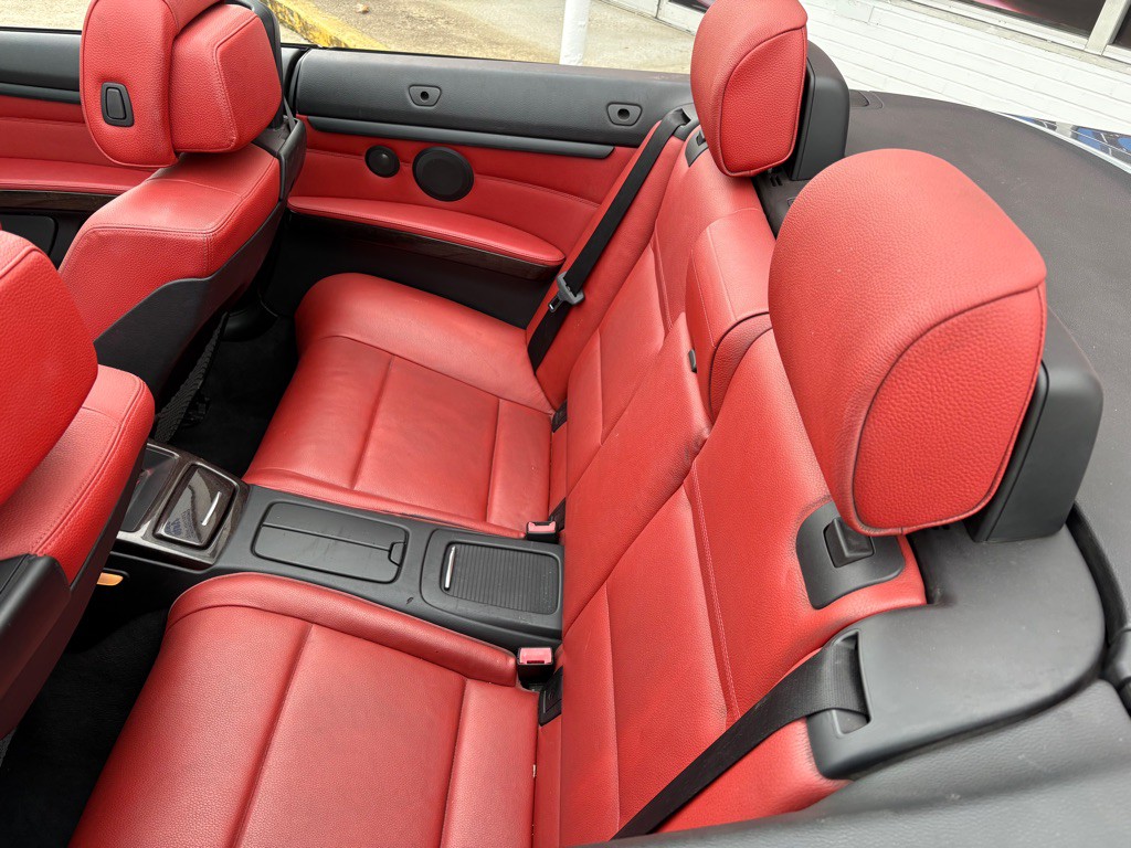 2011 BMW 3 Series Image 18