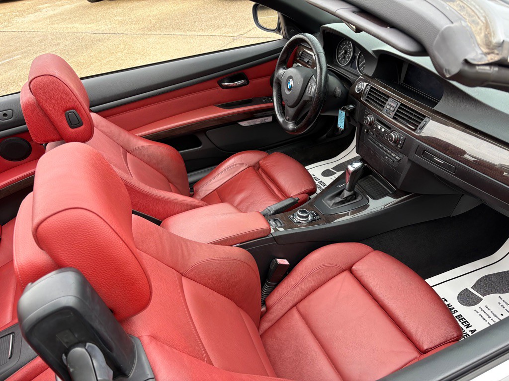 2011 BMW 3 Series Image 19