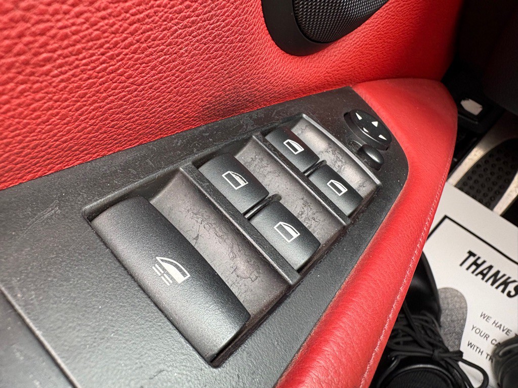 2011 BMW 3 Series Image 25