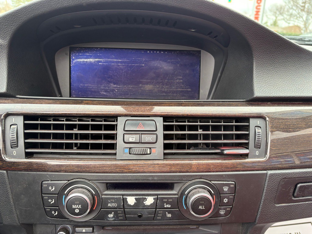 2011 BMW 3 Series Image 26