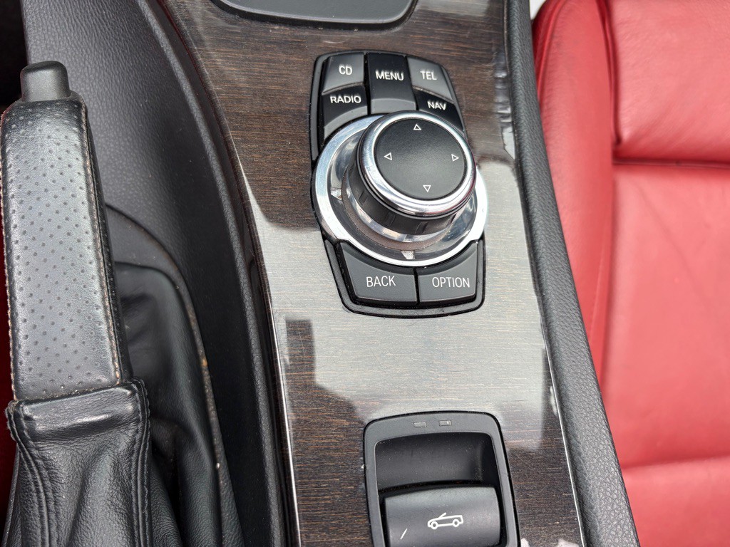 2011 BMW 3 Series Image 28