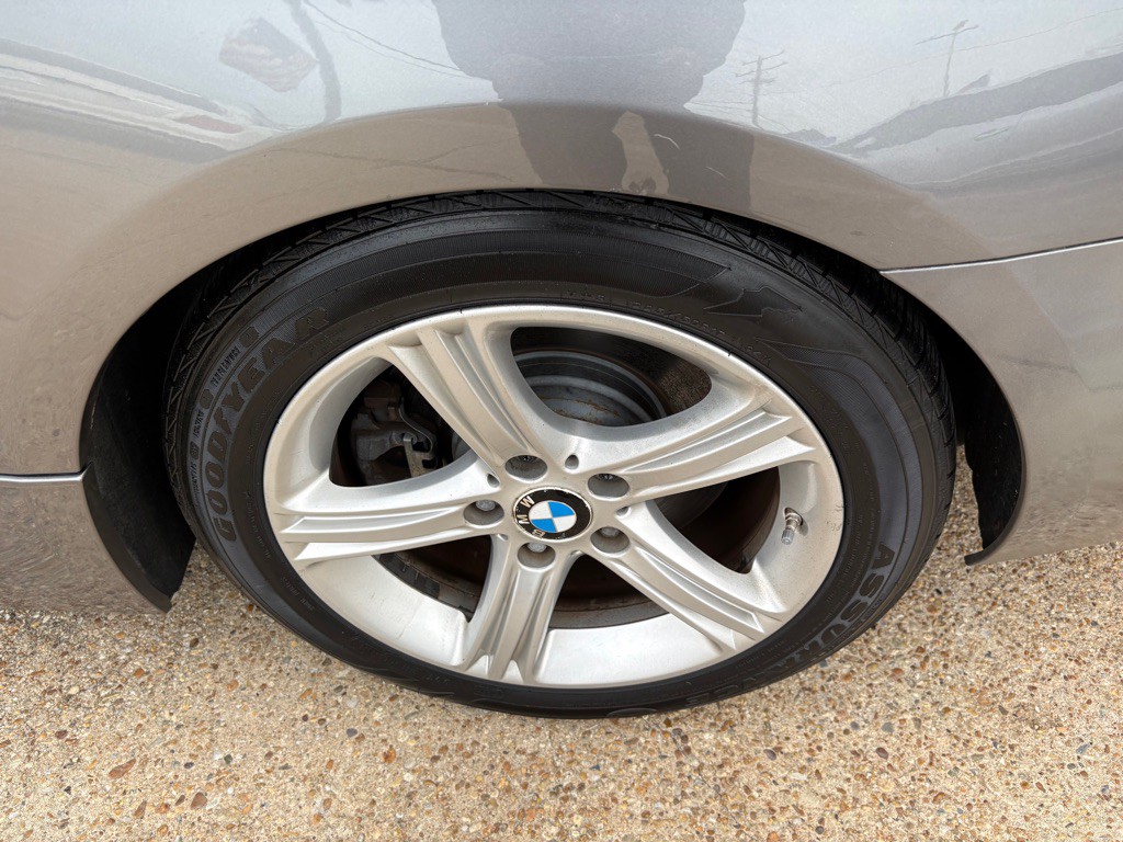 2011 BMW 3 Series Image 30